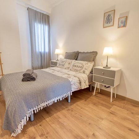 Beams & Bricks Apartment Valencia Luaran gambar